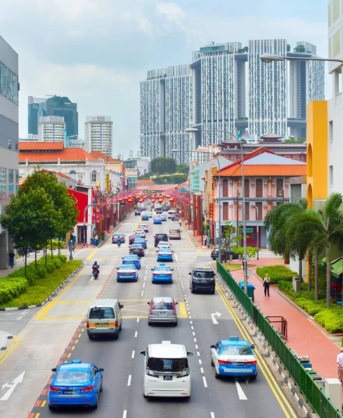 Road traffic in Singapore Chinatown — Stock Photo, Image