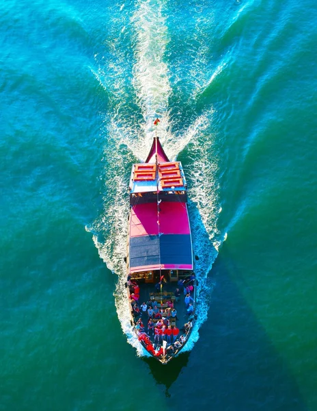 Речной корабль. Вид с воздуха — стоковое фото
