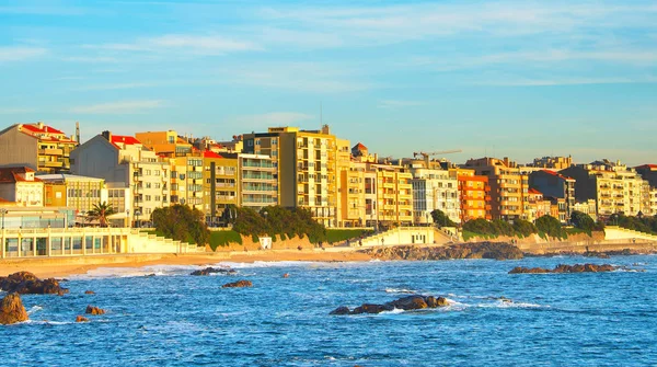 海岸沿いの地区。ポルト、ポルトガル — ストック写真