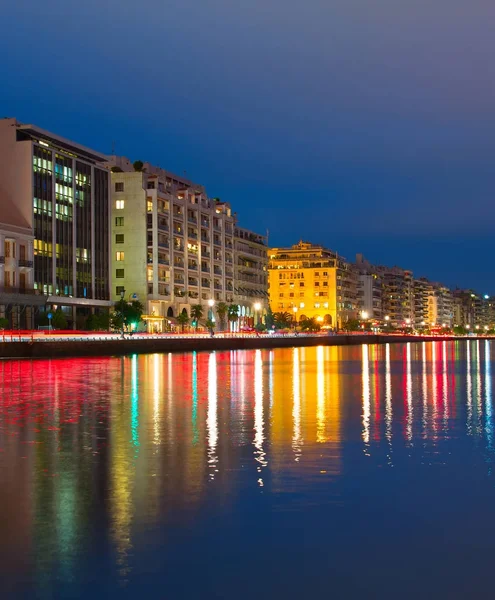 Thessaloniki quayside alacakaranlıkta — Stok fotoğraf