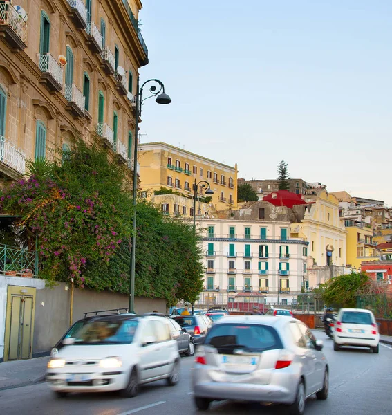Neapel straßenverkehr, italien — Stockfoto