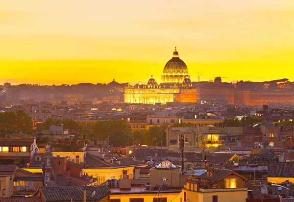 Vackra St Peter domkyrka. Italien — Stockfoto