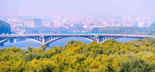 Ponte do metro. Kiev, Ucrânia — Fotografia de Stock