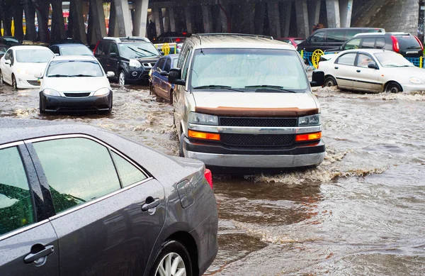 홍수 시에 교통 체증 — 스톡 사진