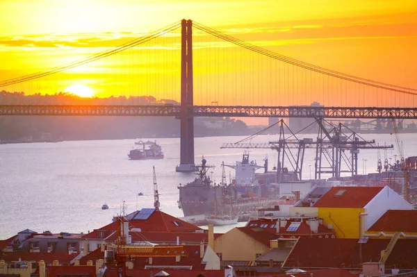 Lissabon bij zonsondergang, portugal — Stockfoto