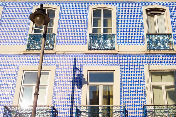 Parede típica de construção de azulejos Portugal — Fotografia de Stock