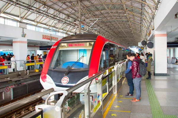 Shanghai Metro platform station — Stock Photo, Image