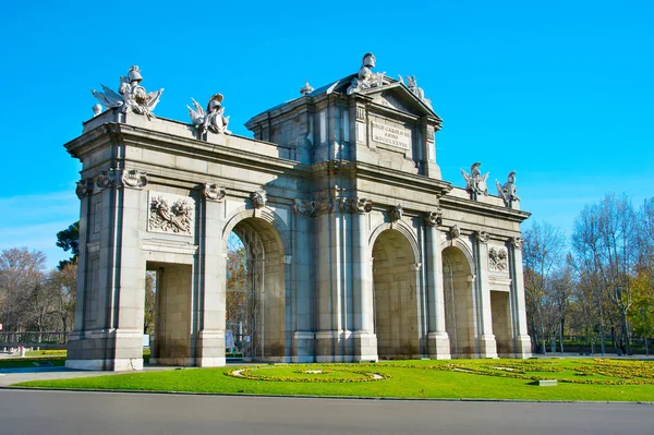 Puerta de Alcalá. Madrid, Spanyolország — Stock Fotó