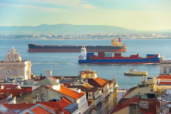 Trasporto idrico di Lisbona. Portogallo — Foto Stock