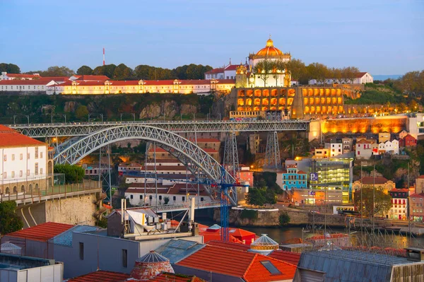 Porto bezienswaardigheden in schemerlicht, Portugal — Stockfoto