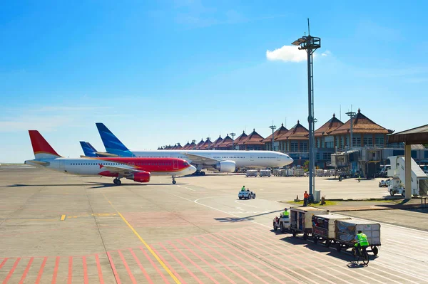 Aéroport au soleil jour — Photo