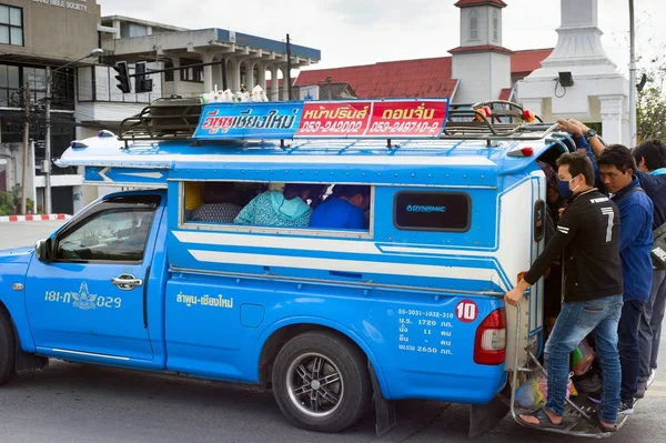 Overcrowded local bus — Stock Photo, Image