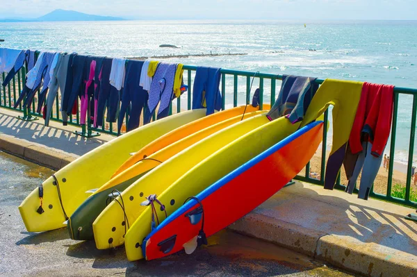 Pranchas de surf e funboards na praia — Fotografia de Stock