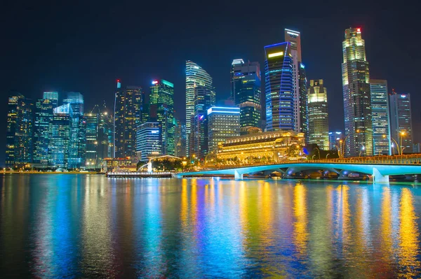 Vista Singapur Downtown Core Reflejándose Río Por Noche — Foto de Stock