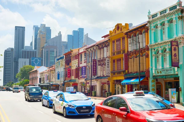 Tráfego ocupado na estrada em Chinatown — Fotografia de Stock