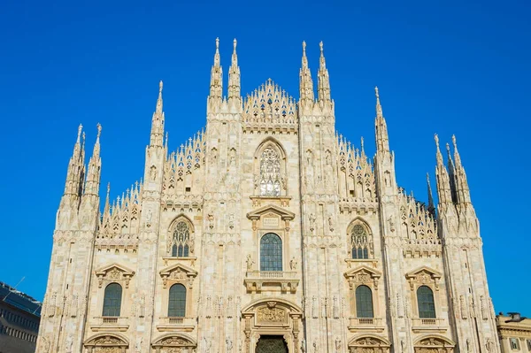 Famosa Catedral de Milán —  Fotos de Stock