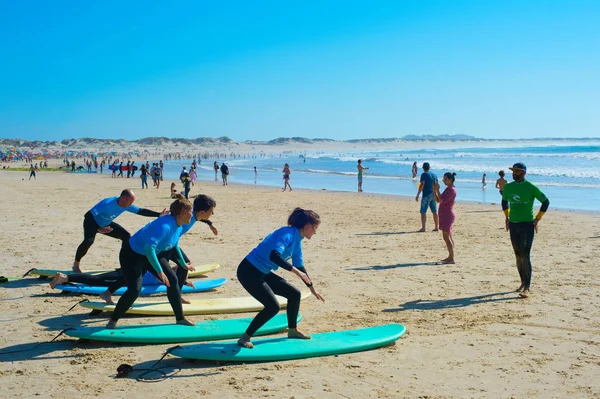 Baleal Portugal Июля 2017 Года Тренер Показать Серфинг Группы Серферов — стоковое фото