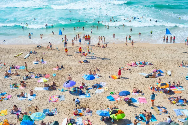 Nazaré Portugal Aug 2017 Människor Ocean Beach Portugal Ett Berömda — Stockfoto