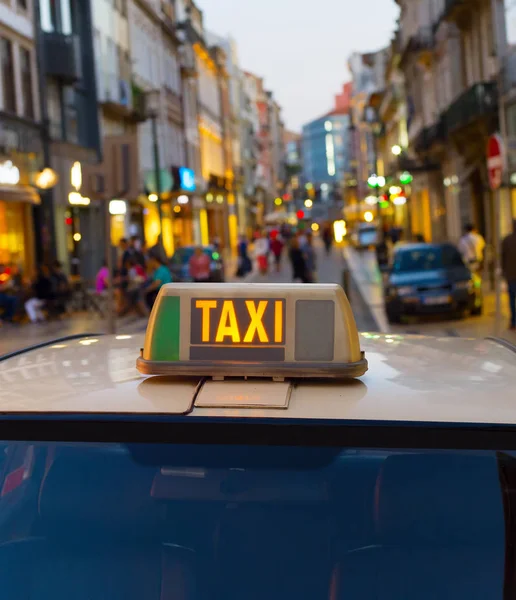 Taxistand Auf Einer Altstadtstraße Von Porto Portugal — Stockfoto