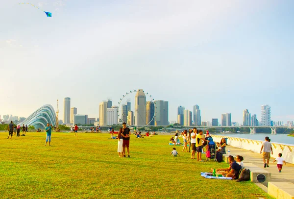 Singapur Ene 2017 Gente Divierte Descansa Marina Barrage Singapur — Foto de Stock