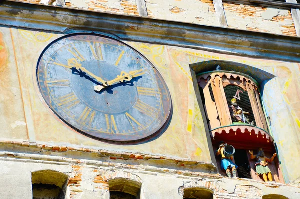 中世の時計塔のクローズ アップ シギショアラ ルーマニア — ストック写真