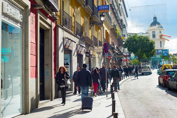 Madrid Spanien Nov 2017 Människor Genom Den Gamla Stad Gatan — Stockfoto
