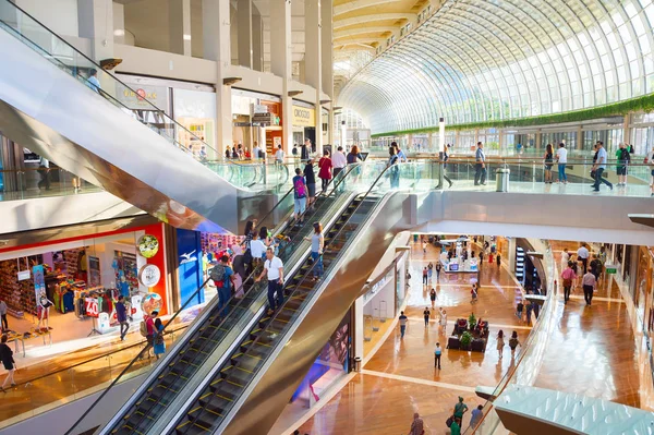 シンガポールのマリーナ サンズ リゾートのシンガポール 2017 ショッピング モール 億で世界で最も高価なスタンドアロンのカジノ プロパティとして謳われています — ストック写真