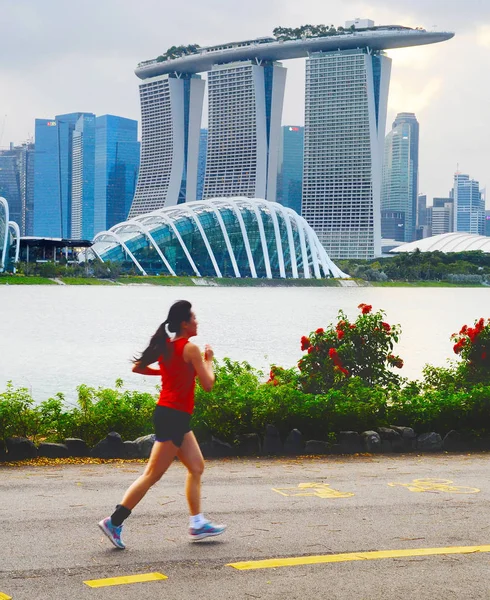 Singapur Únor 2017 Krásná Mladá Číňanka Singapuru Zálivu Při Západu — Stock fotografie