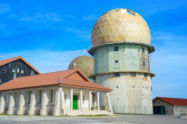 Yüksek Noktası Serra Estrela Dağlar Eski Radar Istasyonu Ünlü Turist — Stok fotoğraf