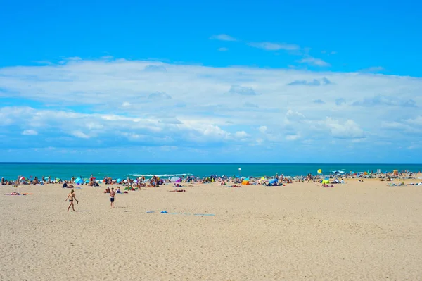 Crowded Beach Hot Summer Day Atlantic Ocean France — Stock Photo, Image