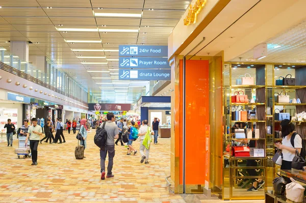 Singapur Enero 2017 Gente Sala Del Aeropuerto Internacional Changi —  Fotos de Stock