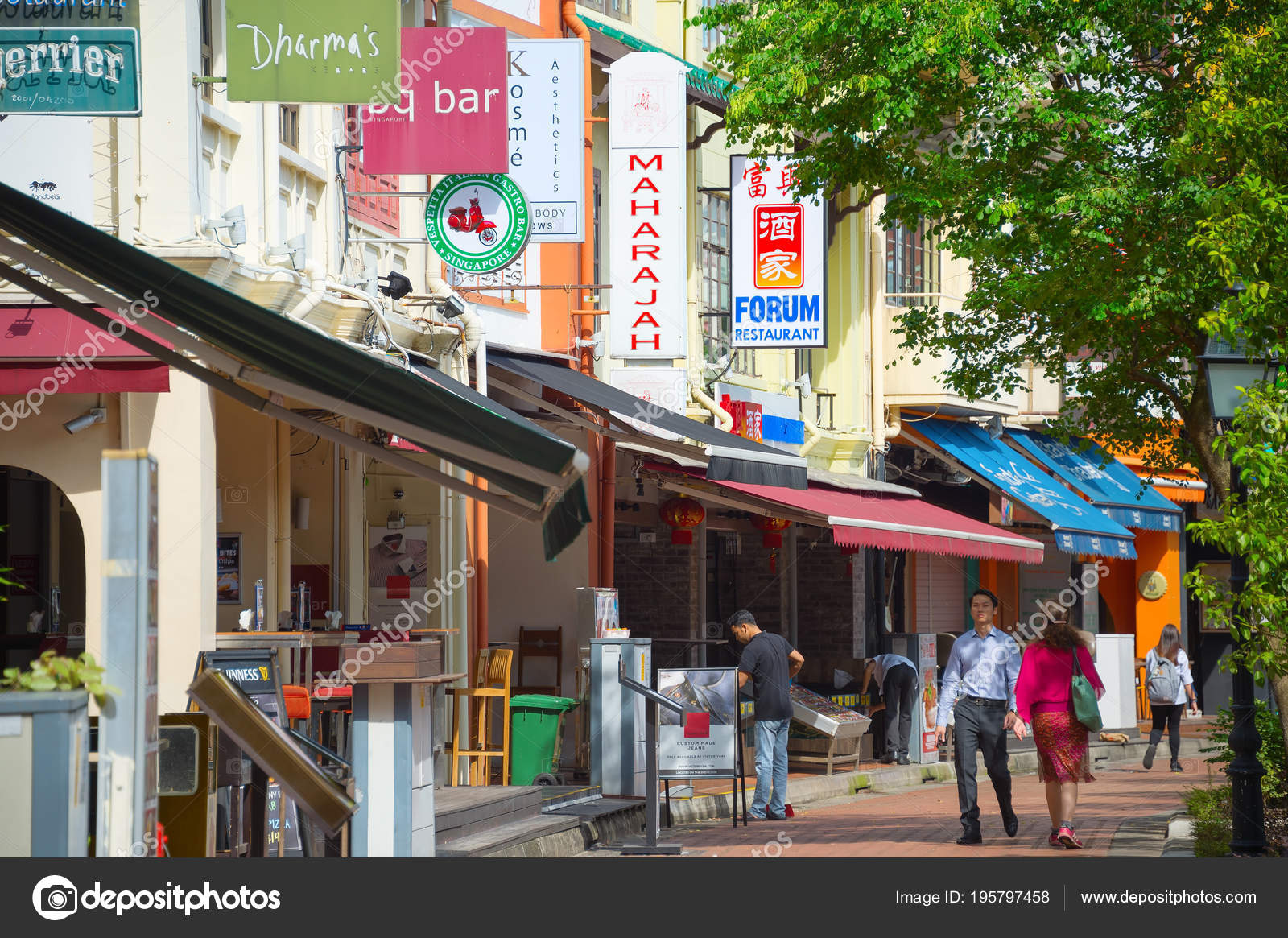 famous boat quay restaurants singapore – stock editorial