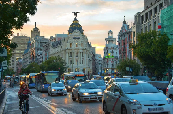 Madrid tráfego rodoviário da cidade. Espanha — Fotografia de Stock
