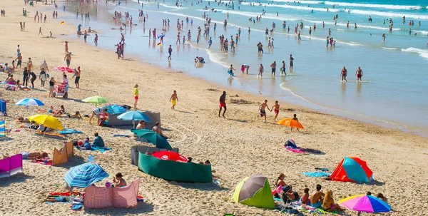 Baleal Portugal Juli 2017 Människor Ocean Beach Hög Högsäsong — Stockfoto