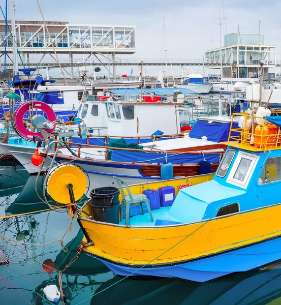 Barcos de pesca, Limassol marina, Chipre — Fotografia de Stock
