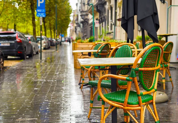 ストリートレストラン｜雨ブリュッセル,ベルギー — ストック写真