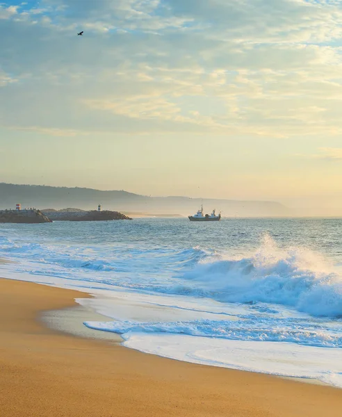 Ocean beach fishing ship Portugal — Stock Photo, Image