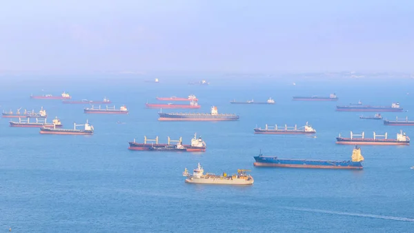 Visão geral dos navios de carga do porto de Singapura — Fotografia de Stock