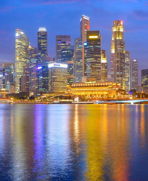 Singapur Alacakaranlıkta Şehir Merkezi — Stok fotoğraf
