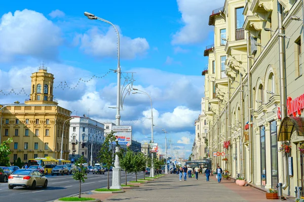 Minsk Belarus Липня 2019 Люди Йдуть Центральною Вулицею Проспектом Незалежності — стокове фото