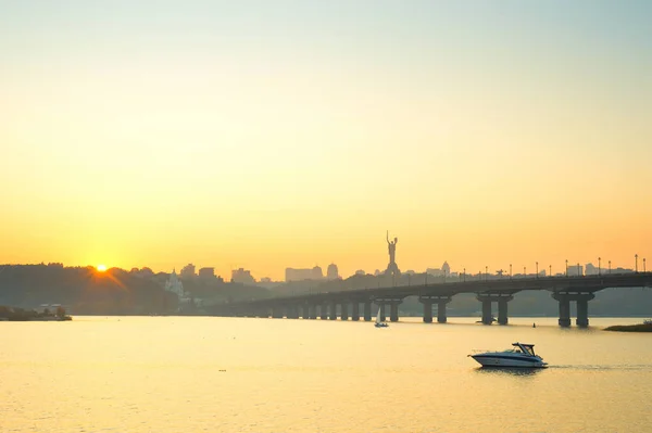 Dnipro Fluss paton Brücke kyiv — Stockfoto