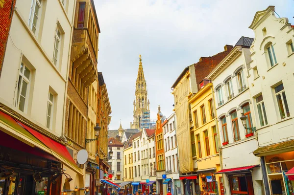 Shopping Street, Church, Brüsszel, Belgium — Stock Fotó