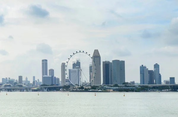 Flyer de Singapur, skyline del centro — Foto de Stock