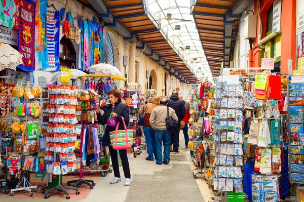 Larnaca Zypern Februar 2020 Touristischer Souvenirmarkt Pavillon Menschen Stehen Schlange — Stockfoto