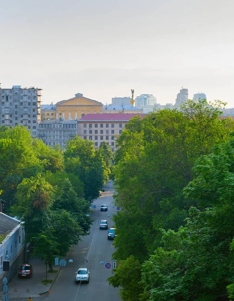 基辅市中心建筑和道路的鸟瞰图 — 图库照片