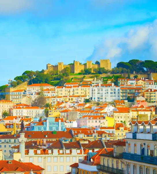丘の上にリスボン城とリスボン旧市街のスカイライン ポルトガル — ストック写真