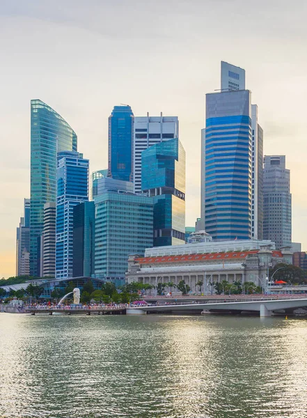 Skyline Del Centro Singapur Junto Río Atardecer — Foto de Stock