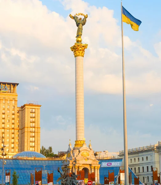 Kiev Ukraine May 2019 Statue Berehynia Independence Monument Independence Square — Stock Photo, Image