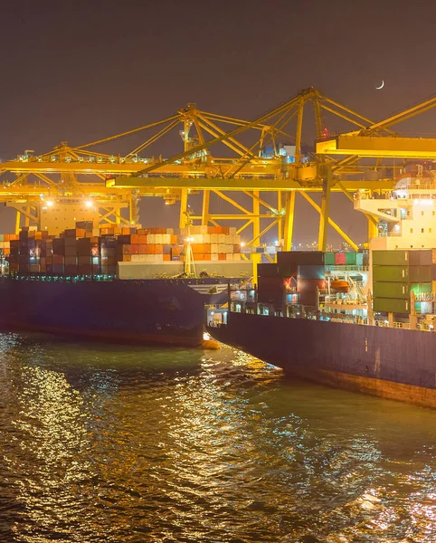 Vrachtschepen Kranen Containers Industriële Zeehaven Nachts Barcelona Spanje — Stockfoto