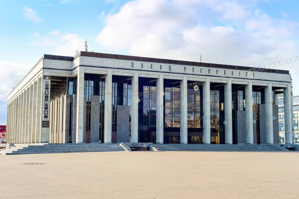 Soviet Architecture Empty Square Palace Republic Bright Sunslight Minsk Belarus — Stock Photo, Image